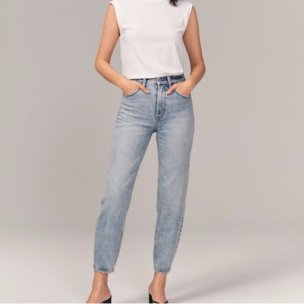 Abercrombie & Fitch High Rise 80s Mom Jeans